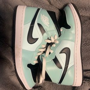 Teal/white/black Air Jordan 1 Mid